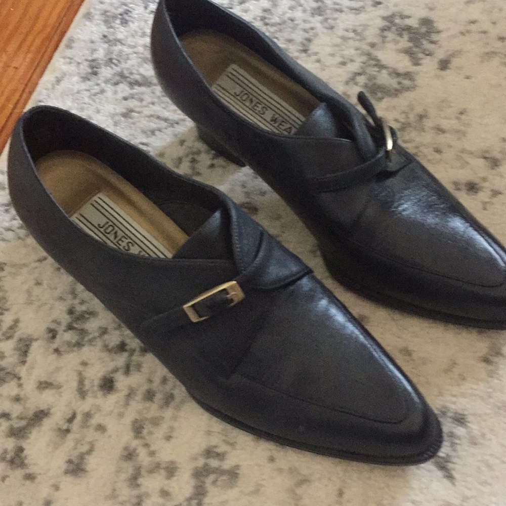 Navy 1 1/2 in heel shoe